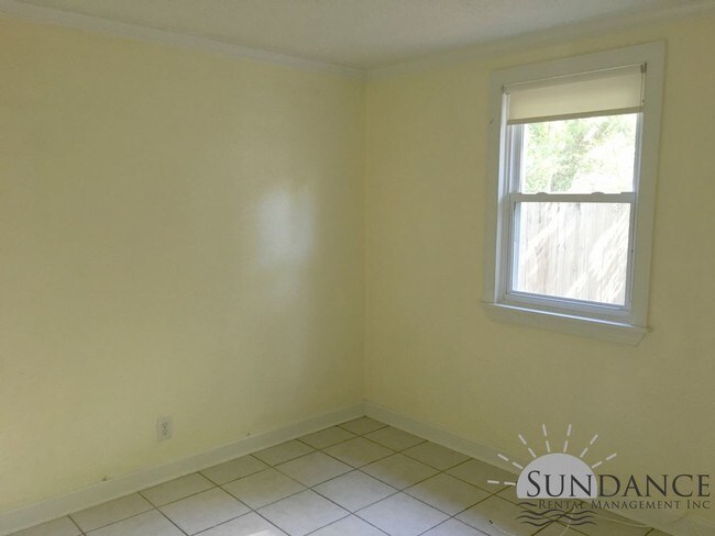 Building Photo - 2 Bedroom Duplex Unit Near Eglin AFB