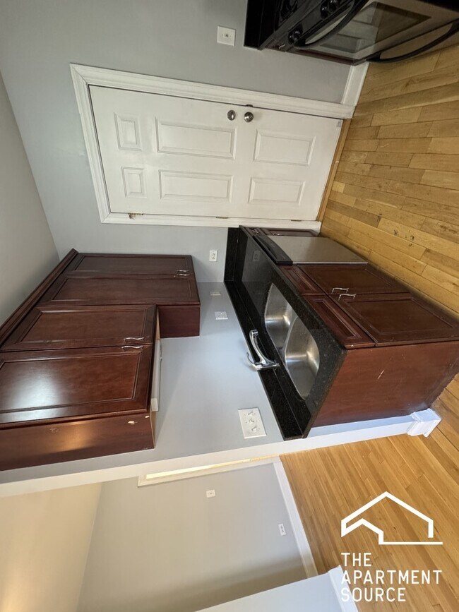 Photo - 4564 W George St Apartment