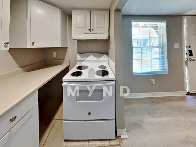 Foto del edificio - 506 E University Ave Unit C