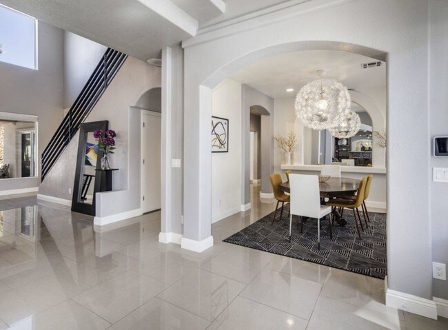 Building Photo - Spacious 5BR home with 3-car garage