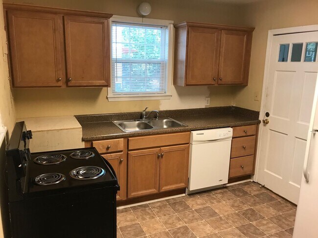 Foto del edificio - Three Bedroom in the Heart of Five Points