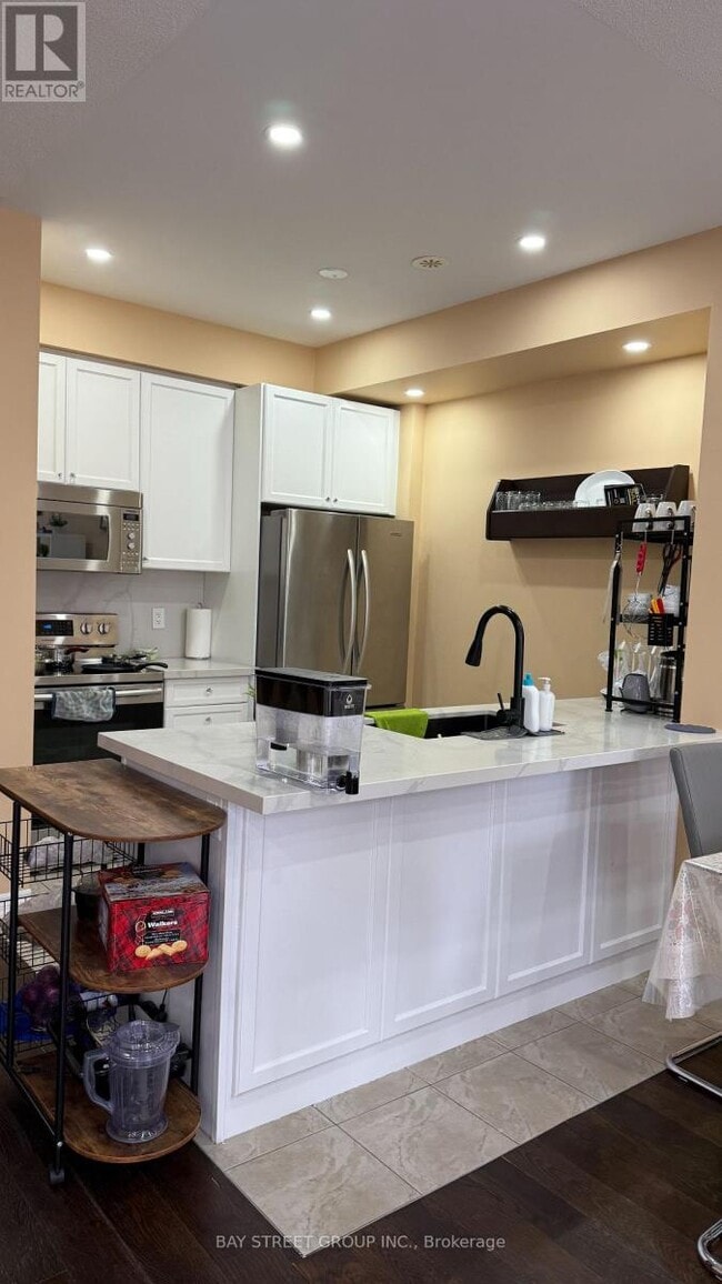 Photo du bâtiment - 2435 Greenwich Dr