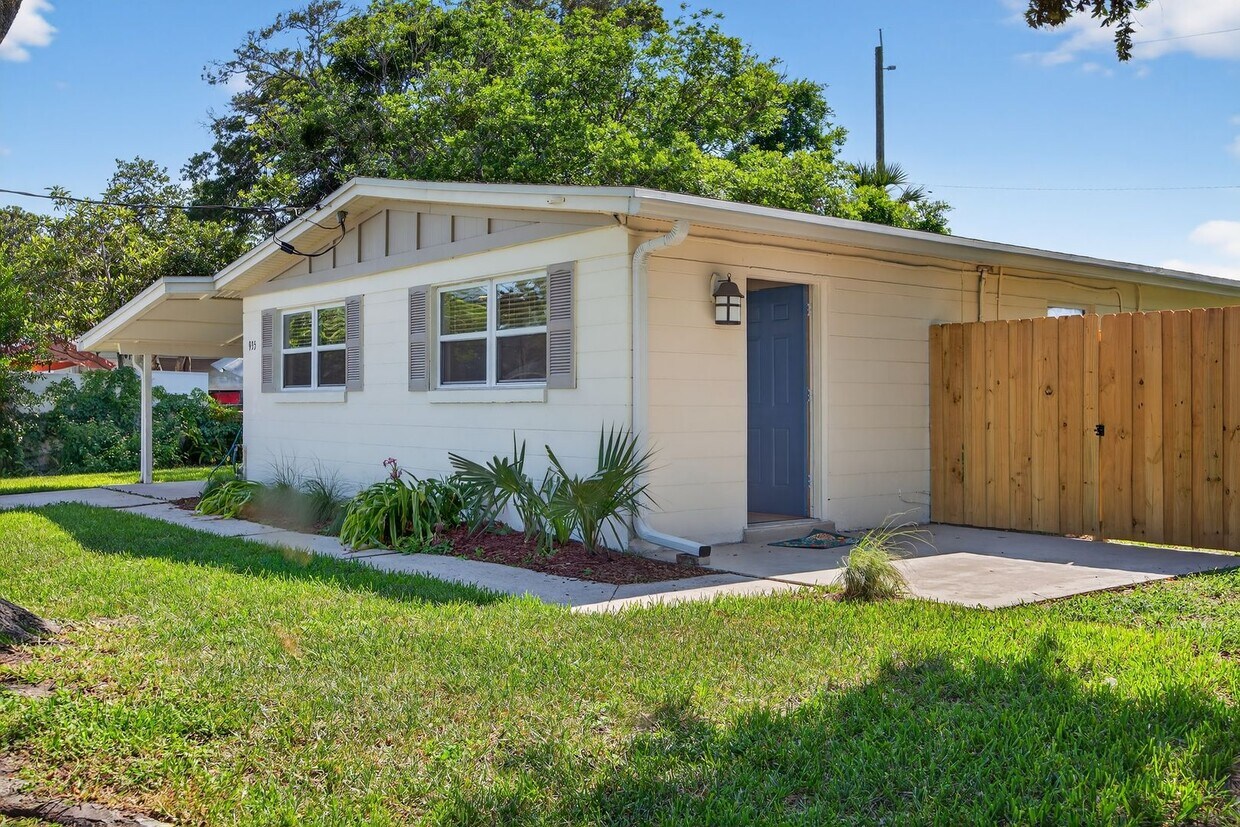 Primary Photo - Completely Remodeled 3-Bedroom Home in Atl...