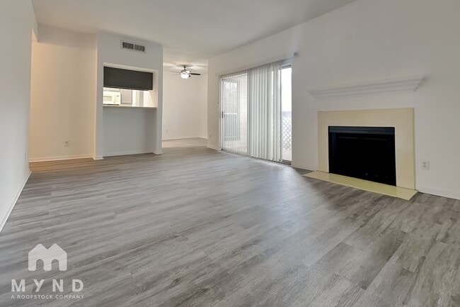 Foto del edificio - 6500 Harbor Town Dr