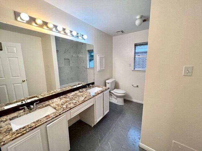 Foto del edificio - 13310 Misty Mill Dr