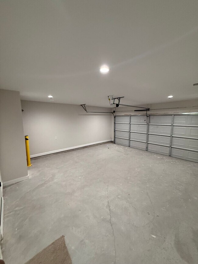 Building Photo - BRAND NEW TOWNHOMES AVALIABLE NOW