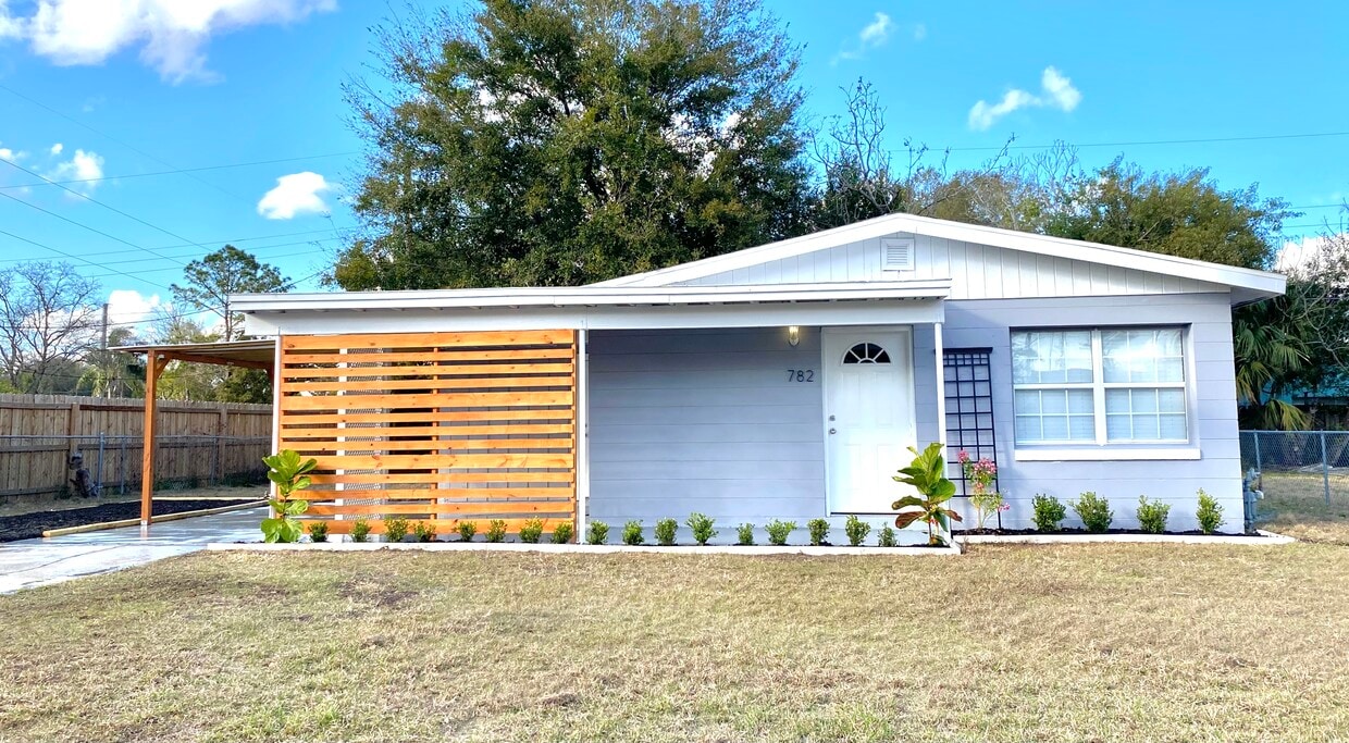 Primary Photo - 782 Hillview Dr