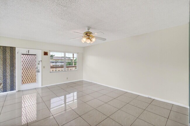 Building Photo - 116 Mansfield C