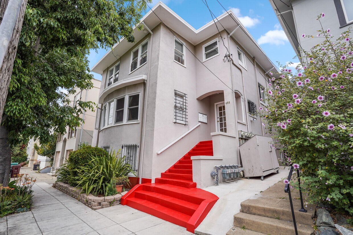 Primary Photo - 488 41st St