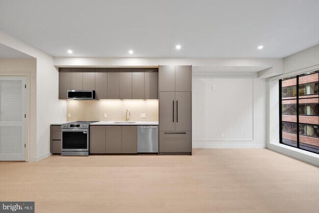 Foto del edificio - 2121 Ward Pl NW