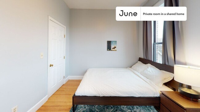 Foto del edificio - Private bedroom in 4 bed/2 bath Home