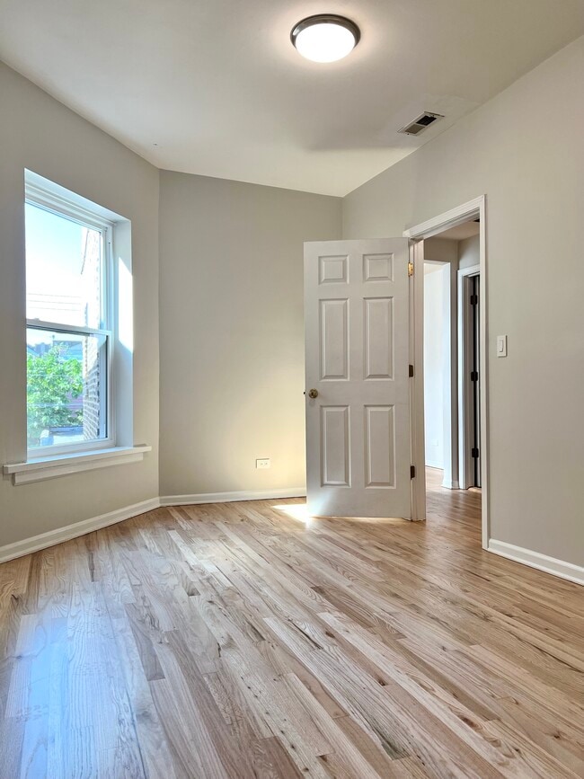 Building Photo - 4830 N Saint Louis Ave