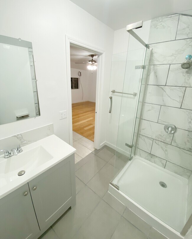 Foto del edificio - 4218 Jasmine Ave