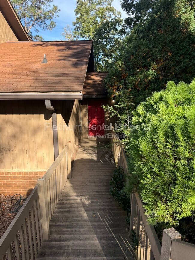 Foto del edificio - 1804 Pine Tree Dr