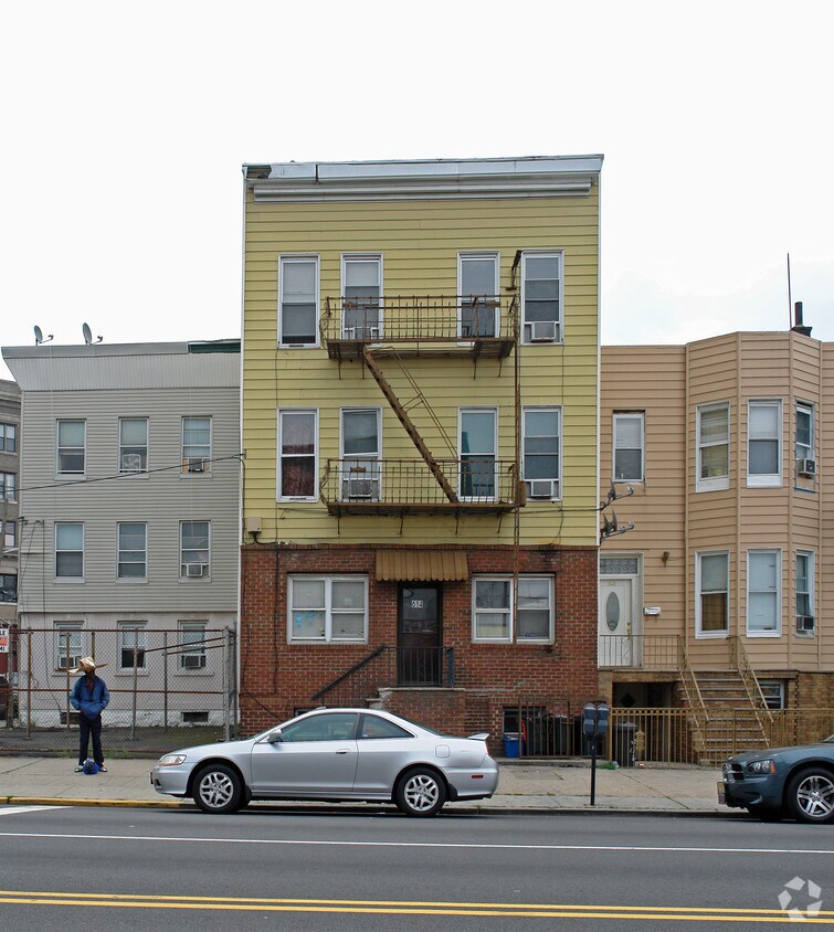 Building Photo - 614 Kennedy Blvd