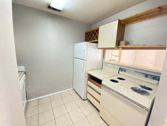 Building Photo - 9139 Ridge Pine Dr