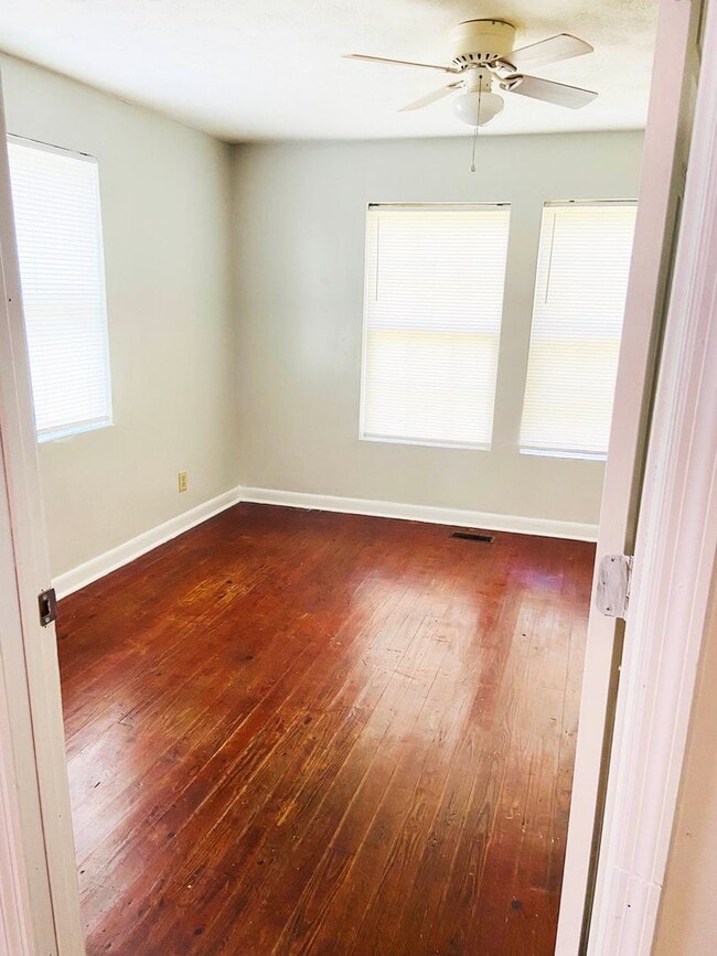 Building Photo - 1260 Hillridge Dr