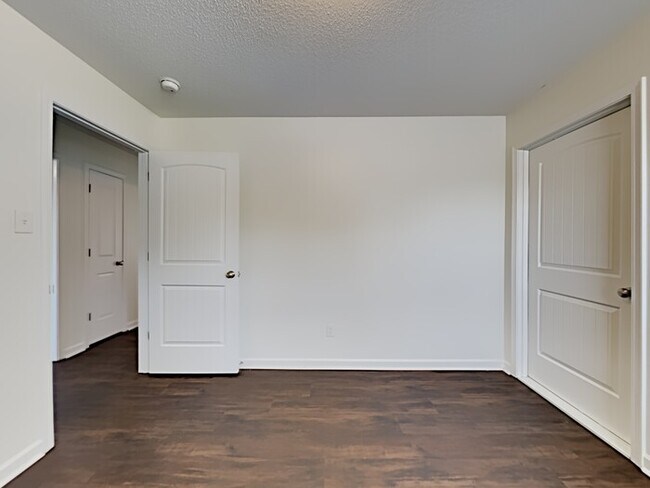 Building Photo - 7387 Brentridge Dr