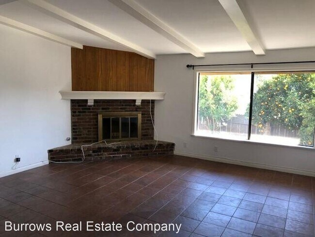 Foto del edificio - 3 br, 2 bath House - 10640 Almond Avenue