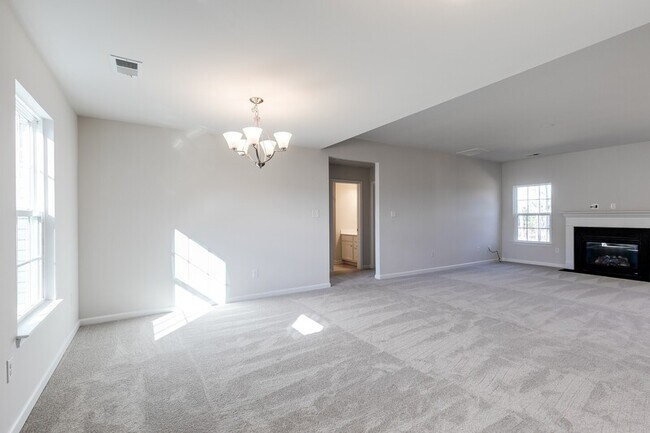 Foto del edificio - 5890 Heathers Crossing Dr