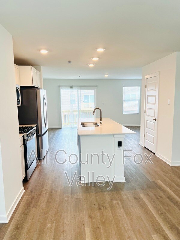 Foto del edificio - 879 Briar Gln Ct