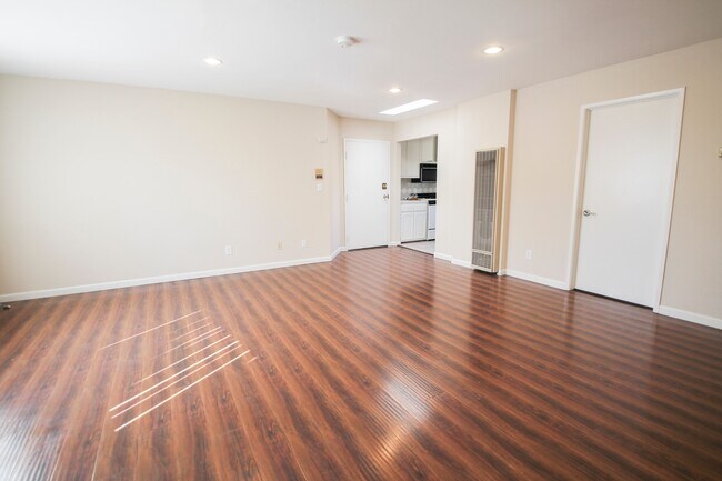 Foto del edificio - 15040 Moorpark St