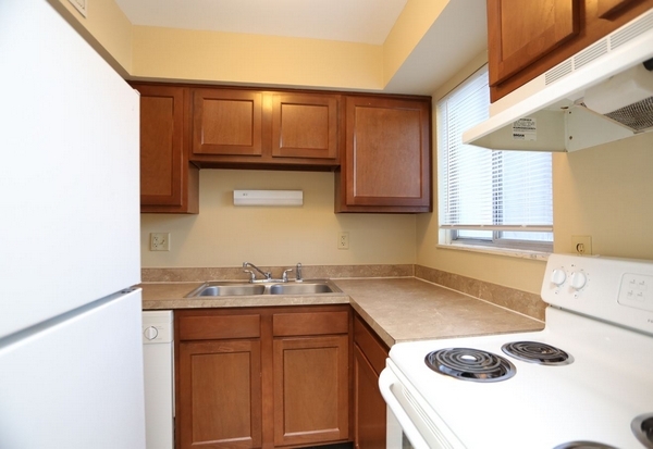 Kitchen - Chandler Commons Apartments