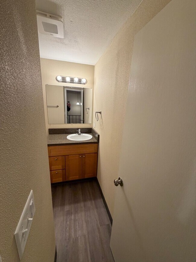 Foto del edificio - Sunnyside Duplex