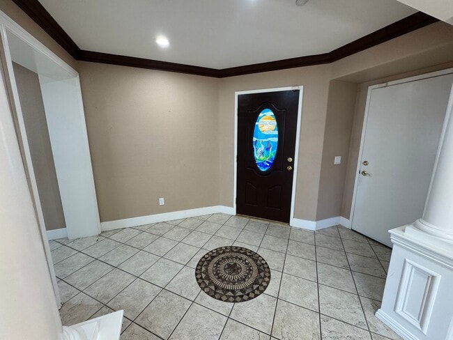 Building Photo - Gorgeous for 4 Bedroom and gated community