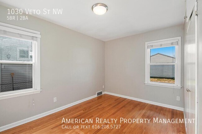 Foto del edificio - 1030 Veto St NW