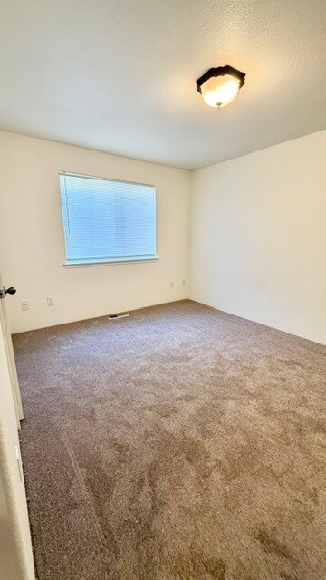 Building Photo - 3151 Forest Hills Dr
