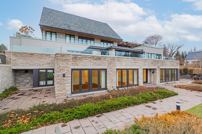 Building Photo - 10 Maple Grove Dr