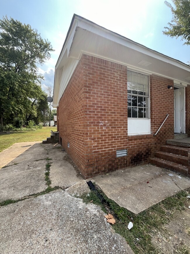Building Photo - 606 Austin St