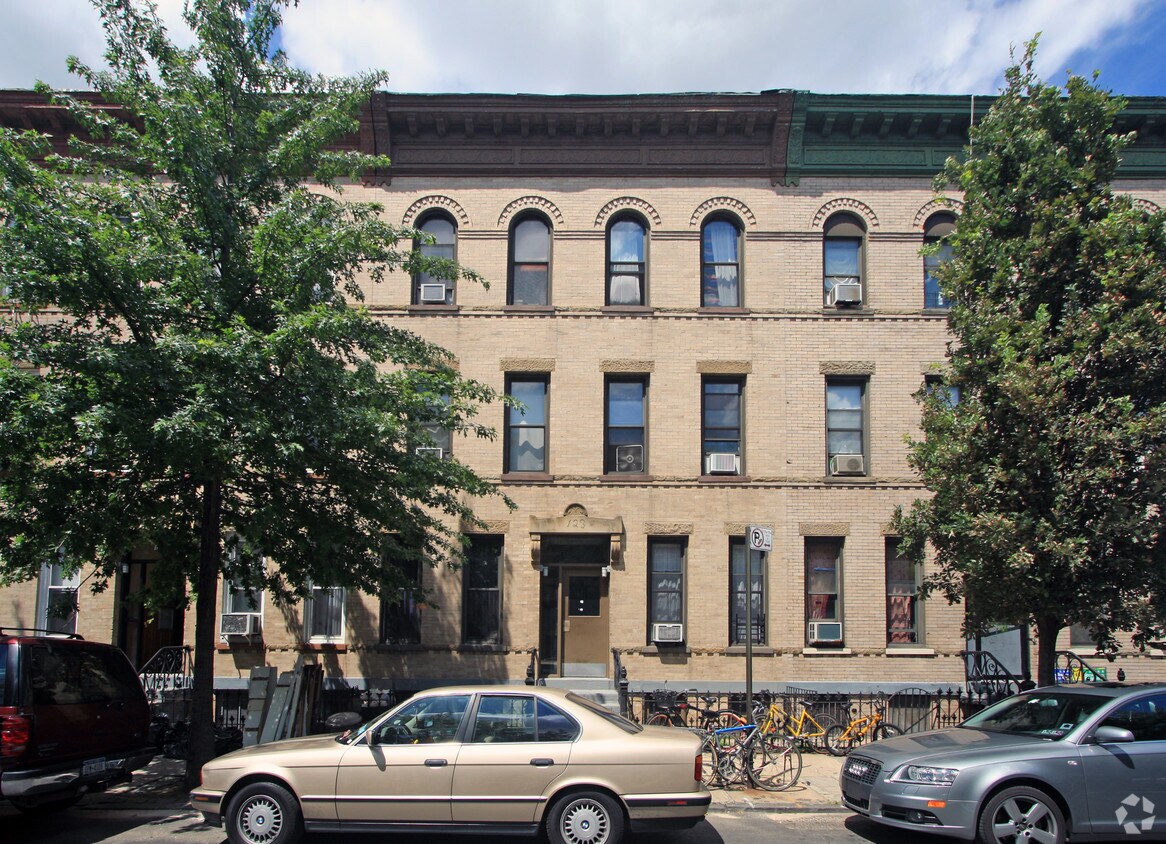 Building Photo - 123 Freeman St