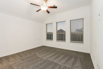 Building Photo - 14002 Oakdale Falls Ln