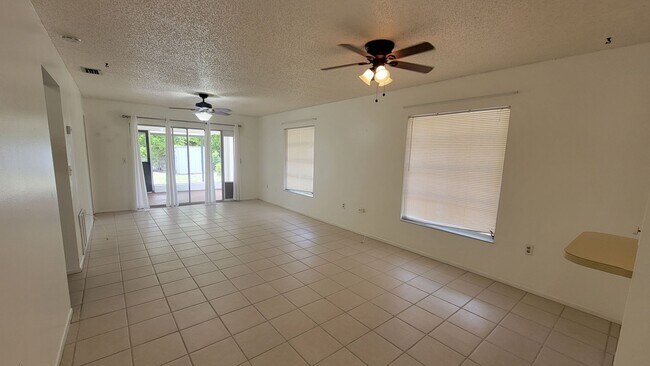 Foto del edificio - 19th Street West Duplex