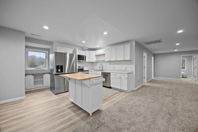 Building Photo - 3613 River Rd