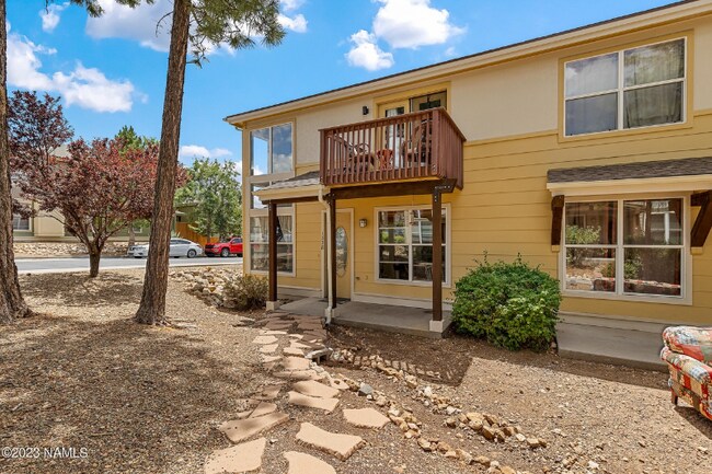Building Photo - 1338 E Hatcher Dr