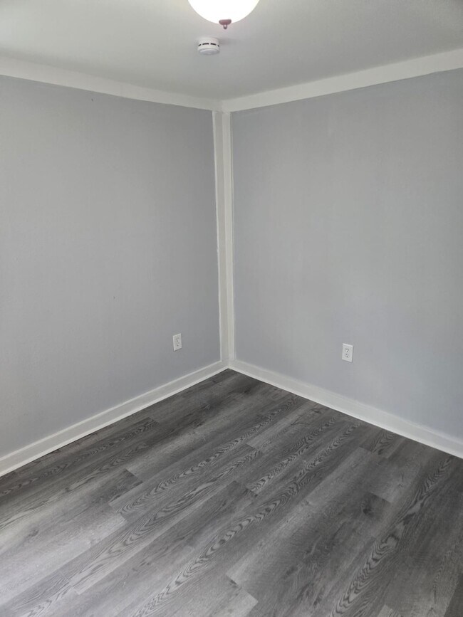 Foto del edificio - 5906 Hillsboro St