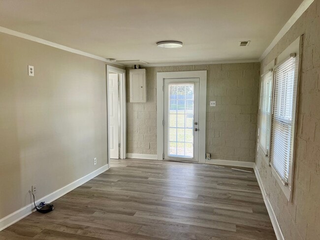 Building Photo - One bedroom, 1 bath house in Mebane