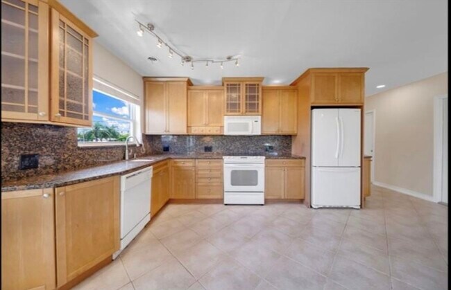 Foto del edificio - 2591 NE 55th Ct