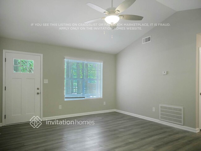 Foto del edificio - 225 Peach Forest Pl