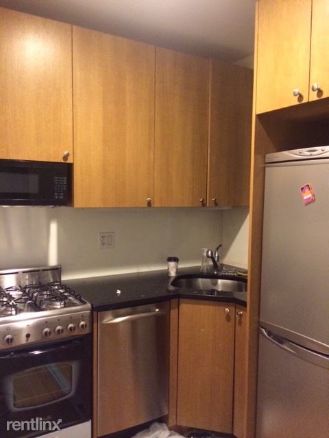 Building Photo - 322 E 82nd St