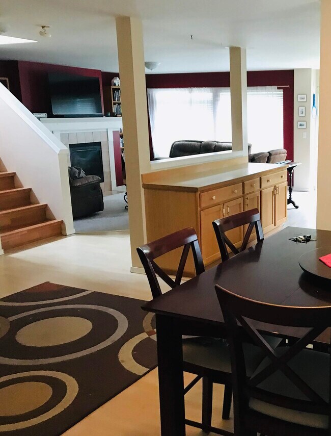 first floor, Family and dinning - 4433 115th St SE
