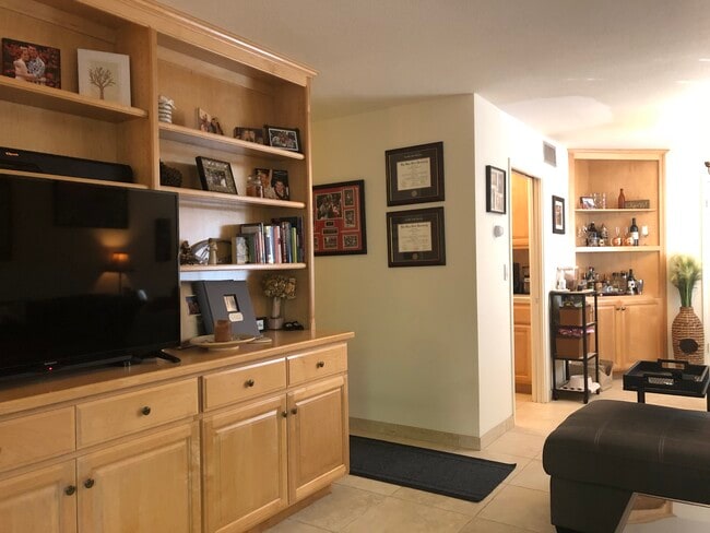 Foto del edificio - 1064 Fremont St