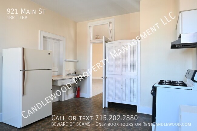 Building Photo - 1 Bedroom Located Downtown Available Now!