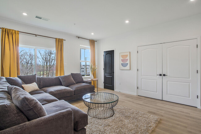 Foto del edificio - 7033 Fox Glove Ln
