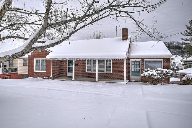 Foto del edificio - 3 Bedroom 1 Bath in Johnson City TN