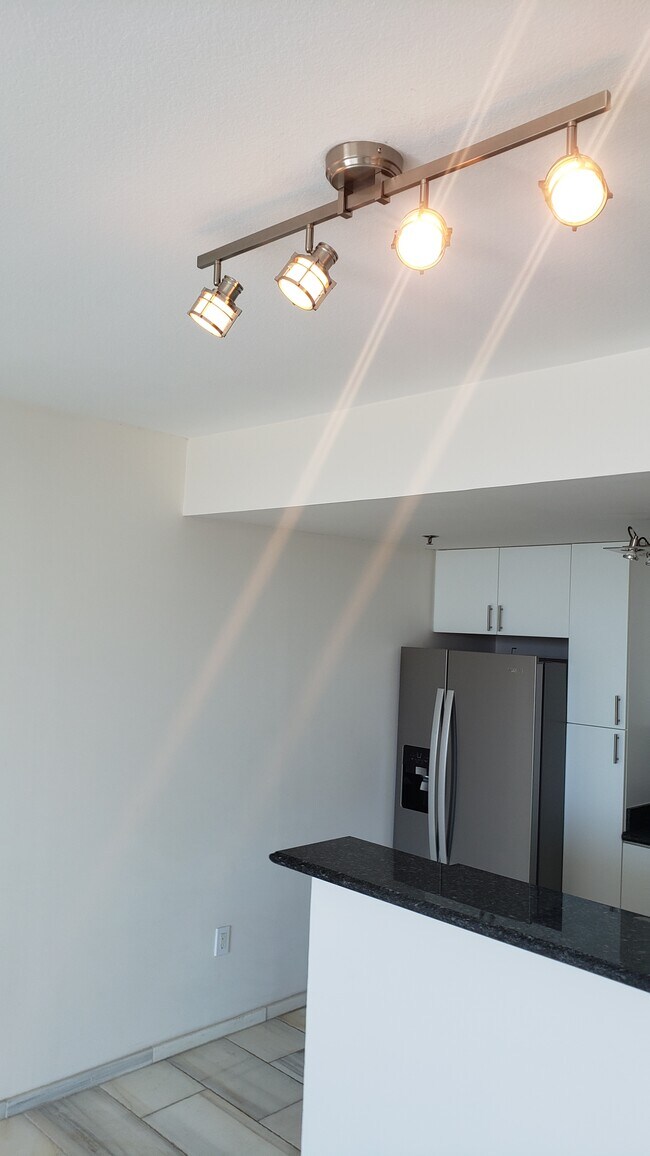 Building Photo - 1401 SW 22nd St