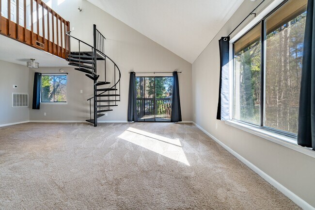 Sala de estar con segundo balcón - 3089 Huntleigh Dr